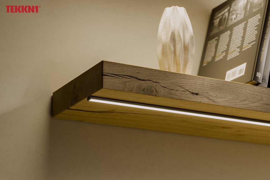 LED-profiilisetti Eloksoitu alumiini 202cm. Sis päätypalat 2kpl. TEKKNI